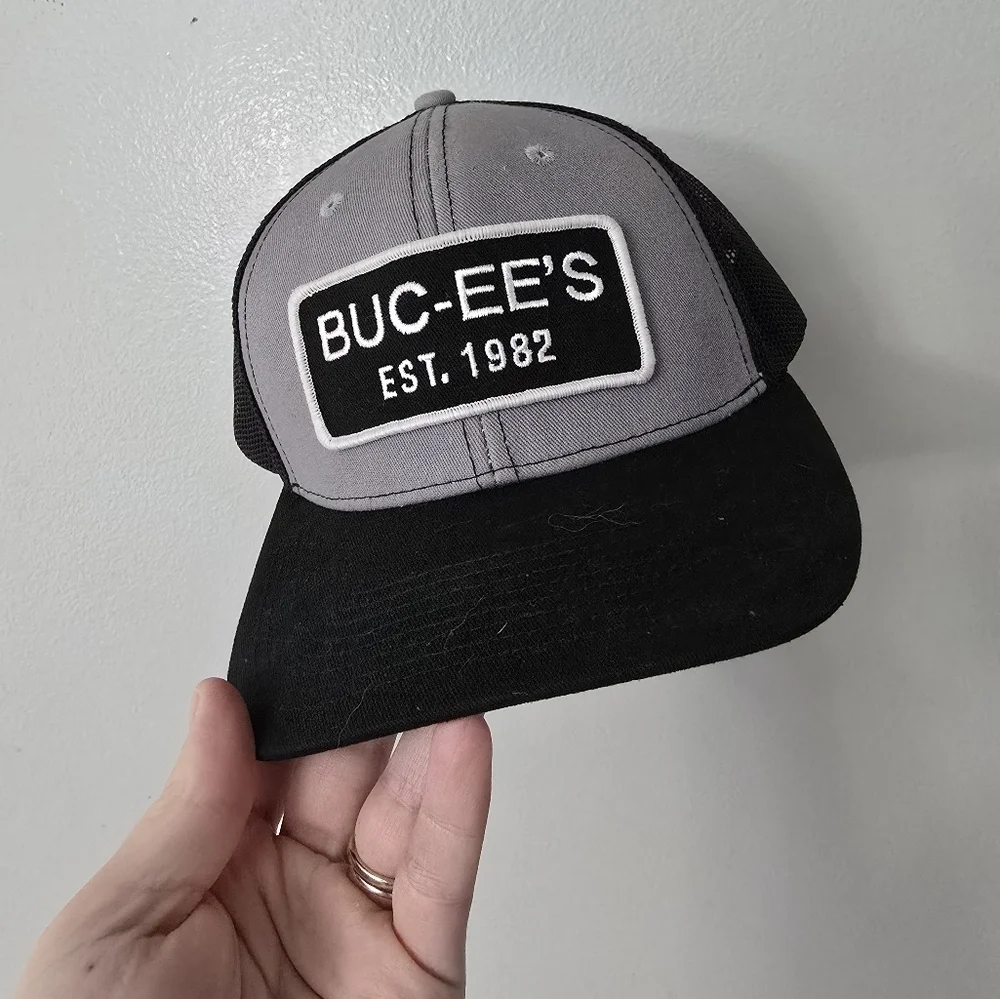 Buc-ee’s Est. 1982 Men's Trucker Hat Black Gray Adjustable Mesh Snapback Bucees